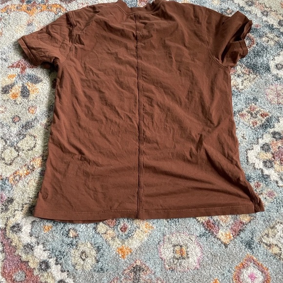 Lululemon t shirt - Picture 3 of 4